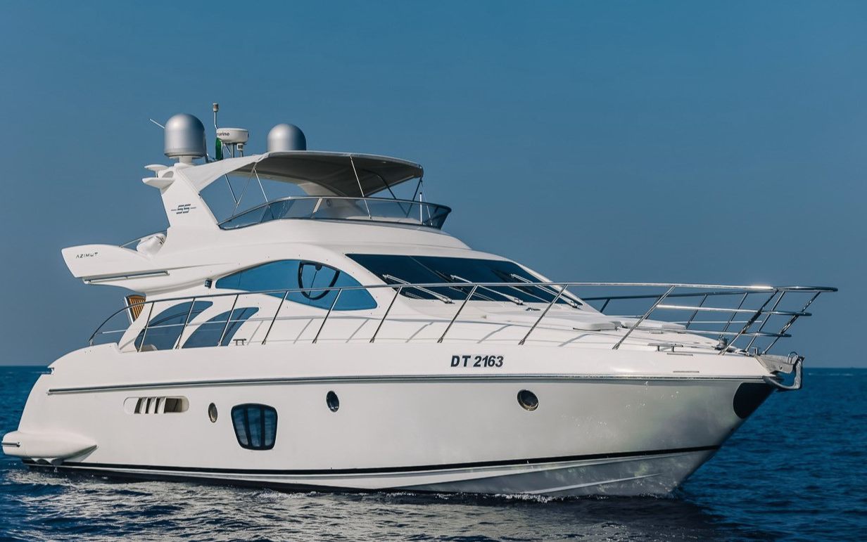 Yacht Azimut 8ofUs